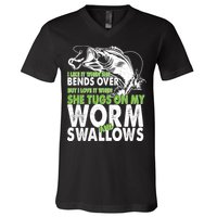 I Like It When She Bends Over Fishing Bait V-Neck T-Shirt