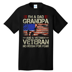 IM A Dad Grandpa And Vietnam Veteran Us Flag Papa Grandpa Tall T-Shirt