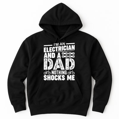 IM An Electrician And A Dad Nothing Shocks Me Funny Gift For Fathers Hoodie