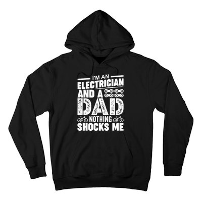 IM An Electrician And A Dad Nothing Shocks Me Funny Gift For Fathers Hoodie