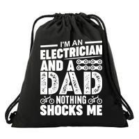 IM An Electrician And A Dad Nothing Shocks Me Funny Gift For Fathers Drawstring Bag