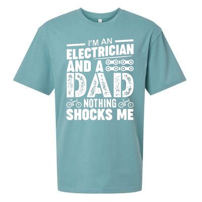 IM An Electrician And A Dad Nothing Shocks Me Funny Gift For Fathers Sueded Cloud Jersey T-Shirt