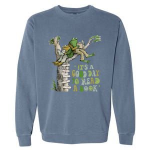 ItS A Good Day To Read A Book Retro Funny Frog Toad Tank To Garment-Dyed Sweatshirt