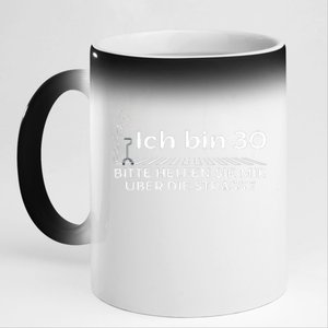 Ich Bin 30 Bitte Helfen Sie Mir üBer Die Strasse 11oz Black Color Changing Mug