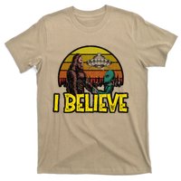 I Believe Funny Alien And Bigfoot Design Distressed T-Shirt