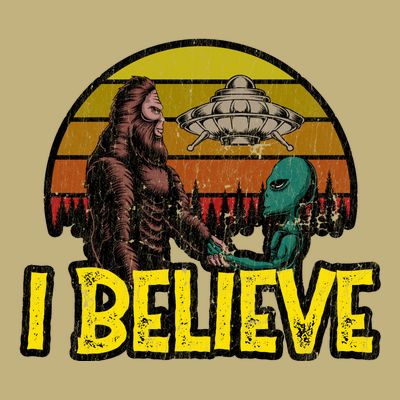 I Believe Funny Alien And Bigfoot Design Distressed T-Shirt