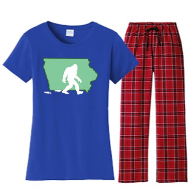 Iowa Bigfoot Hunter State Gift Women's Flannel Pajama Set