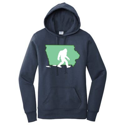 Iowa Bigfoot Hunter State Gift Women's Pullover Hoodie