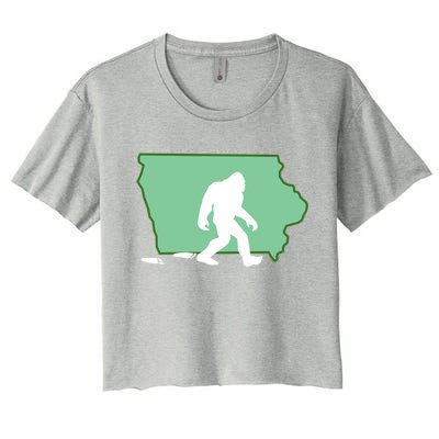 Iowa Bigfoot Hunter State Gift Women's Crop Top Tee