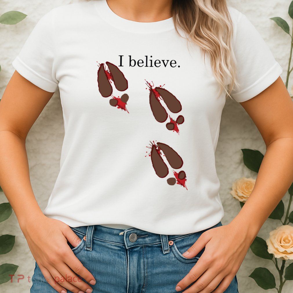 I Believe In Santa Funny Reindeer Hoof Prints Christmas Womens T-Shirt