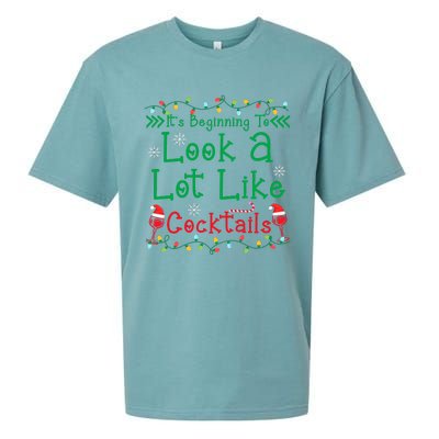 It's Beginning To Look A Lot Like Cocktails Funny Christmas Sueded Cloud Jersey T-Shirt