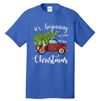 Its Beginning To Look A Lot Like Christmas Vintage Truck Gift Tall T-Shirt