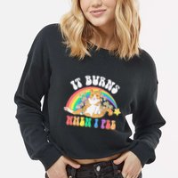 It Burns When I Pee Funny Cat Meme Rainbow Saying Sarcastic Cropped Pullover Crew