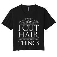 I Cut Hair And Know Things Hairdresser Hairstylist Barber Cute Gift Women's Crop Top Tee