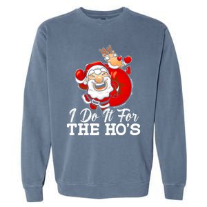 I Do It For The Hos Retro Santa Lover Santa Claus Fans Gift Garment-Dyed Sweatshirt