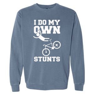 I Do My Own Stunts Broken Arm Hospital Recovery Cast Bicycle Garment-Dyed Sweatshirt