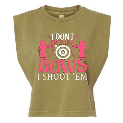 I Dont Wear Bows I Shoot Em Garment-Dyed Women's Muscle Tee