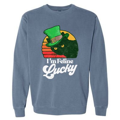 I'm feline lucky Funny Cat Owner St. Patrick's Day Garment-Dyed Sweatshirt