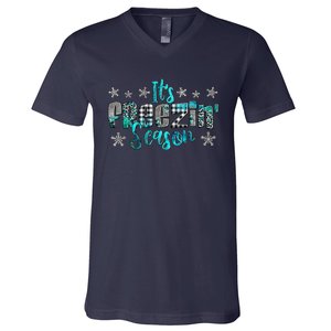 ItS Freezin Season Winter Vibes Cozy Season Christmas Gifts V-Neck T-Shirt