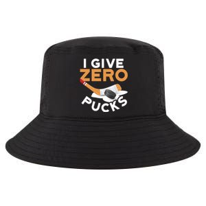 Ich Gebe Zero Pucks Hockey Gift Funny Sports Word Game Great Gift Cool Comfort Performance Bucket Hat