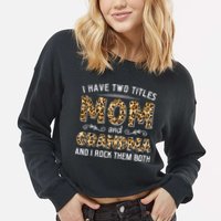 I Have Two Titles Mom And Grandma And I Rock Them Both Leopard Pattern Cropped Pullover Crew