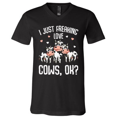 I just freaking love Cows Farmers Cow Lover V-Neck T-Shirt