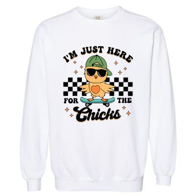 Im Just Here For The Chicks Cute Easter Garment-Dyed Sweatshirt