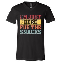 Im Just Here For The Snacks Funny Saying V-Neck T-Shirt