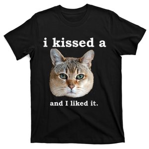 I Kissed A Cat And I Liked It Funny Novelty Design T-Shirt