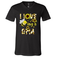 I Love Being A Oma Sunflower Bee Funny Mother's Day V-Neck T-Shirt