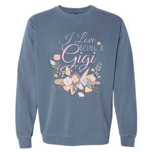 I Love Being A Gigi Meaningful Gift Floral Grandma Nana Grandmother Gift Garment-Dyed Sweatshirt