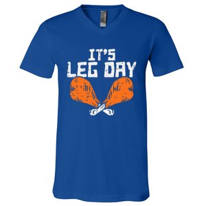 It's Leg Day Turkey Legs Funny Pun Thanksgiving V-Neck T-Shirt