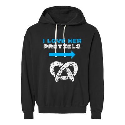 I Love Her Pretzels Matching Couple Oktoberfest Boyfriend Garment-Dyed Fleece Hoodie