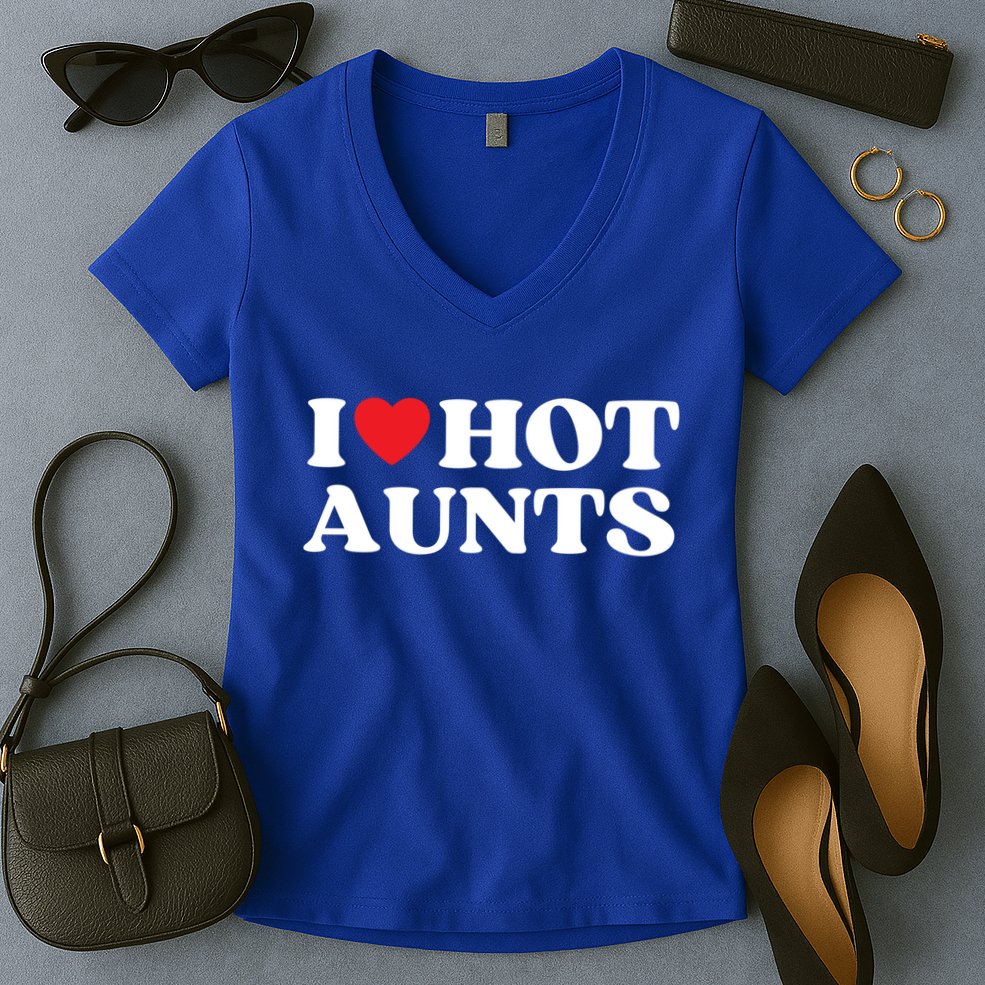 I Love Hot Aunts Family Reunion My Favorite Aunt Aunt's Day Gift Women's V-Neck T-Shirt