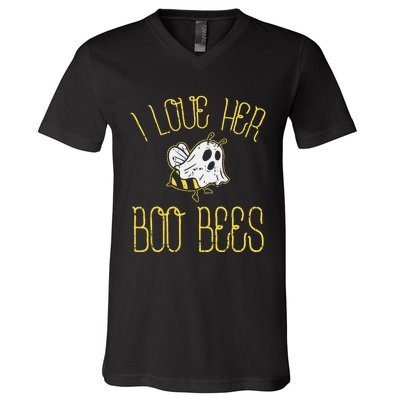 I Love Her Boo Bees Couples Halloween Costume V-Neck T-Shirt