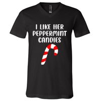 I Like Her Peppermint Candies Christmas Couples Matching V-Neck T-Shirt