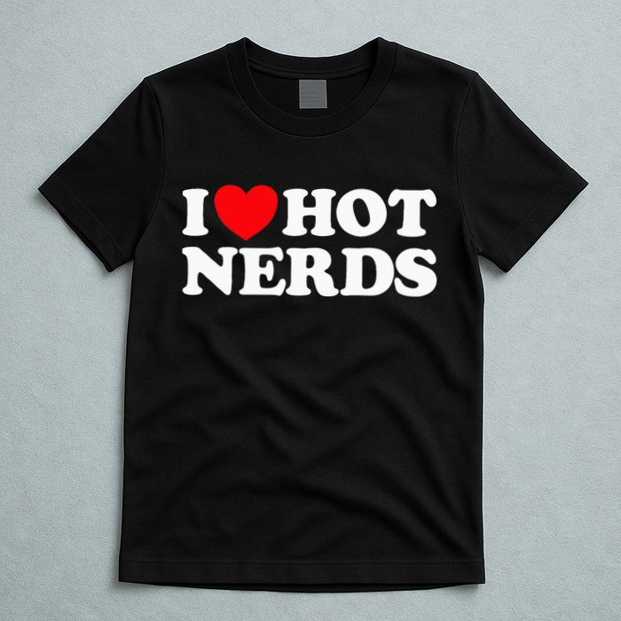 I Love Hot Nerds Funny Geek Science Gamer Smart Thinker Fan T-Shirt