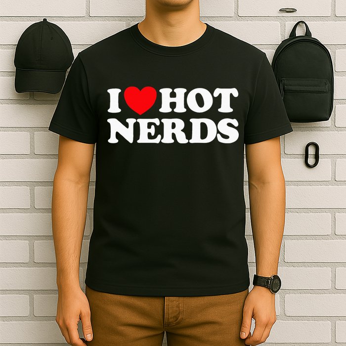 I Love Hot Nerds Funny Geek Science Gamer Smart Thinker Fan T-Shirt