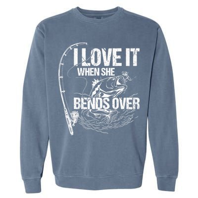 I Love It When She Bends Over Funny Fishing Lover Garment-Dyed Sweatshirt