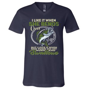 I Like It When She Bends Over Fishing I Love Fishing V-Neck T-Shirt