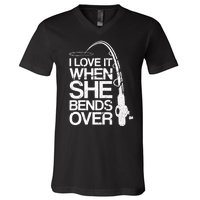 I Love It When She Bends Over Vintage Fishing V-Neck T-Shirt