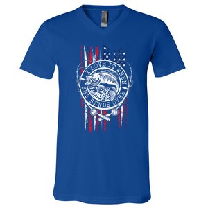 I Love It When She Bends Over Funny Fishing Usa Flag Gift V-Neck T-Shirt