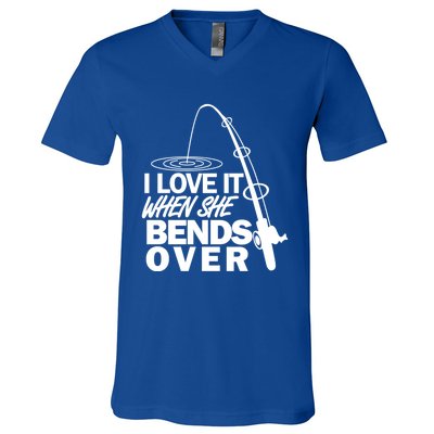 I Love It When She Bends Over Funny Fishing Gift V-Neck T-Shirt