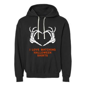 I Love Matching Funny Halloween Couples Skeleton Hand Heart Gift Garment-Dyed Fleece Hoodie