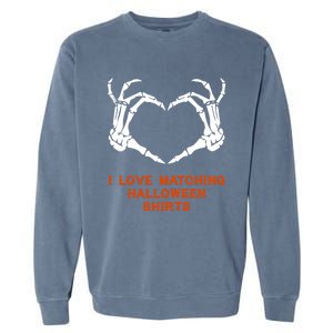 I Love Matching Funny Halloween Couples Skeleton Hand Heart Gift Garment-Dyed Sweatshirt