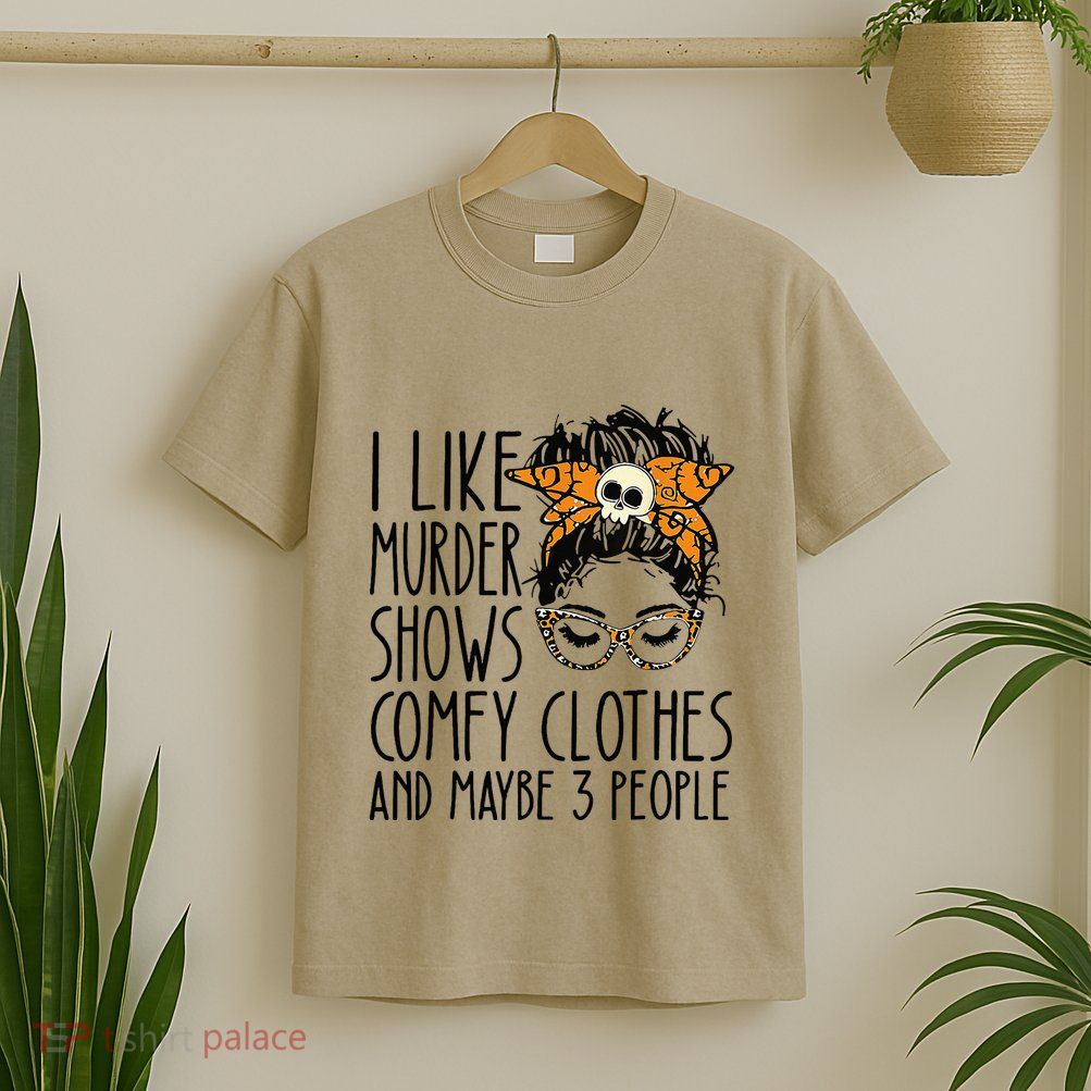 I Like Murder Shows Comfy Clothes 3 People Messy Bun T-Shirt