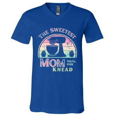 I Love My Mom Best Mom Baker Chef Mommy Gift V-Neck T-Shirt