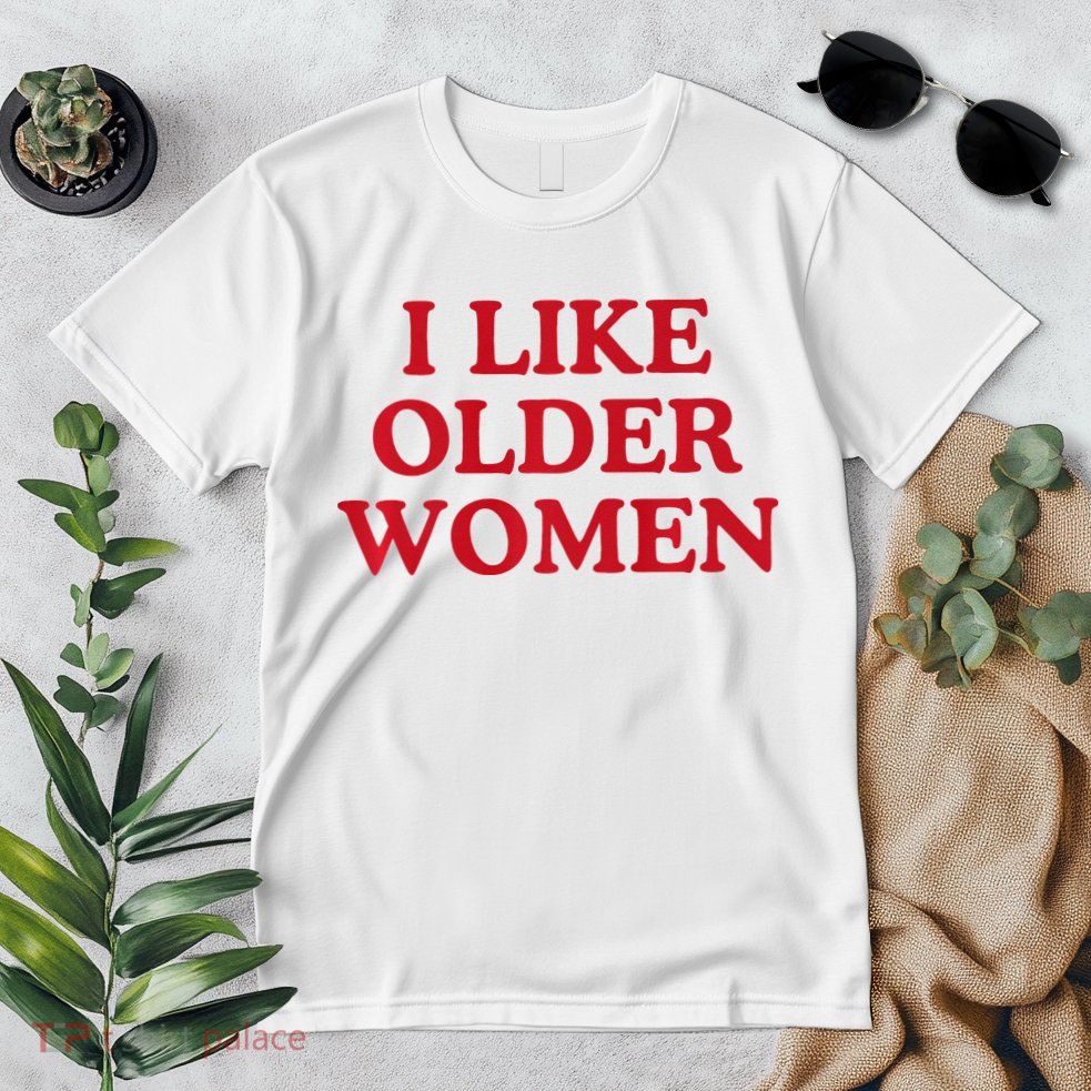 I Like Older Women Heart Hot Moms Premium T-Shirt