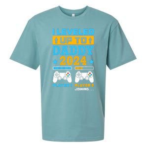 I Leveled Up To Daddy Est 2024 Soon To Be Dad Birthday Gamer Sueded Cloud Jersey T-Shirt