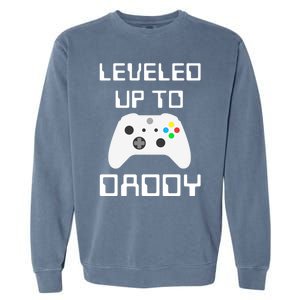 I Leveled Up To Daddy Soon To Be Daddy Dad Level Unlocked Gift Garment-Dyed Sweatshirt